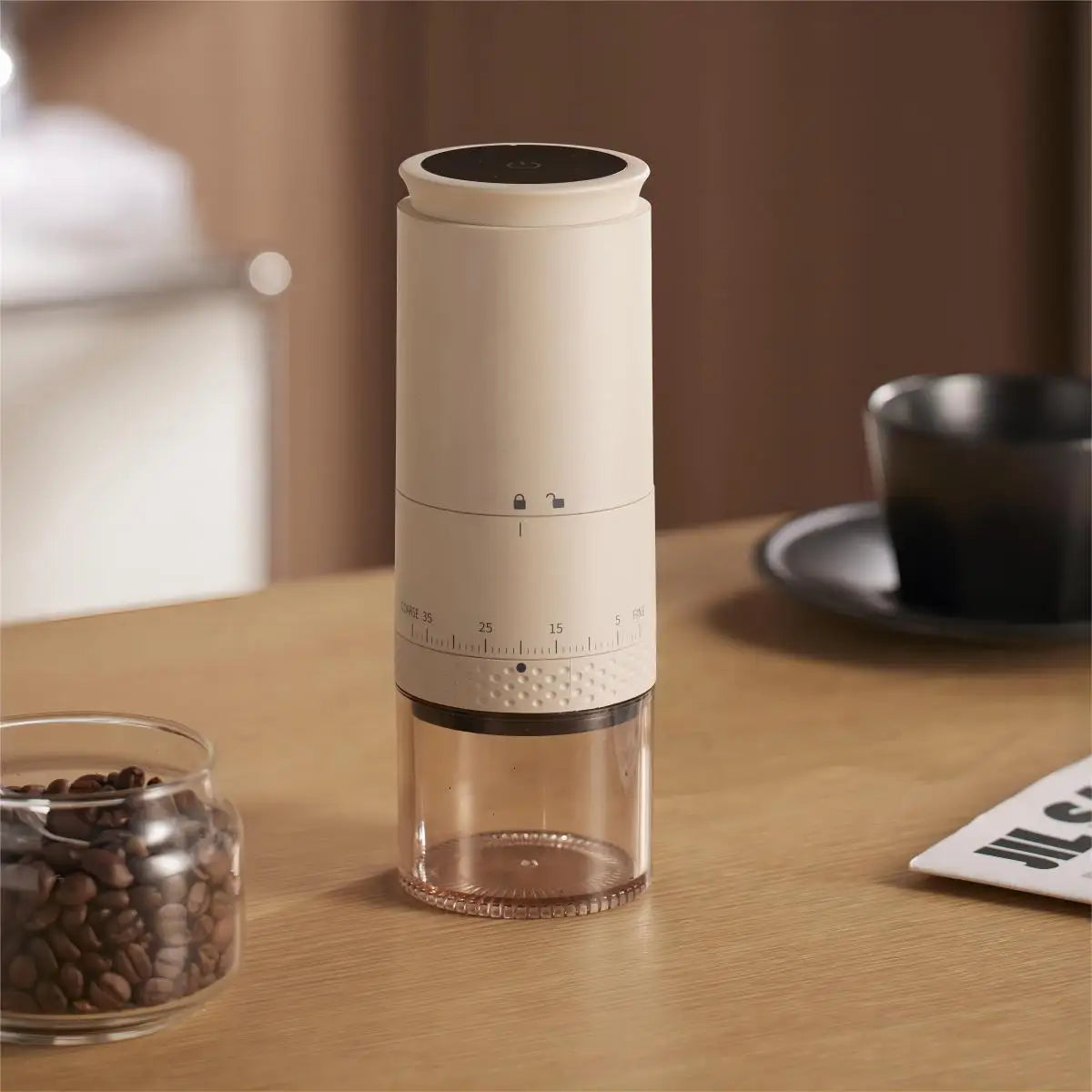 Elektrische Kaffeemühle klein mit einstellbarem Mahlgrad – Tragbares Modell in Weiß für frischen Kaffeegenuss