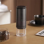 Elektrische Kaffeemühle klein mit einstellbarem Mahlgrad – Tragbares Modell in Weiß für frischen Kaffeegenuss
