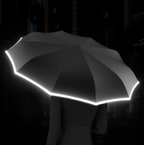 Sturm Regenschirm in Schwarz – Sturmsicherer Regenschirm mit reflektierender Kante für beste Sichtbarkeit