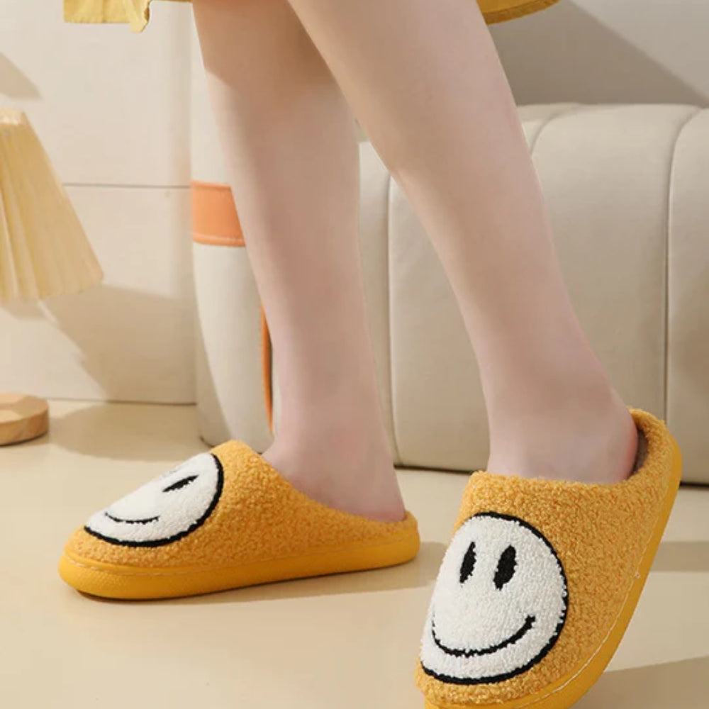 Smiley Face Slipper - Cozy Non-Slip with Soft Inner Lining